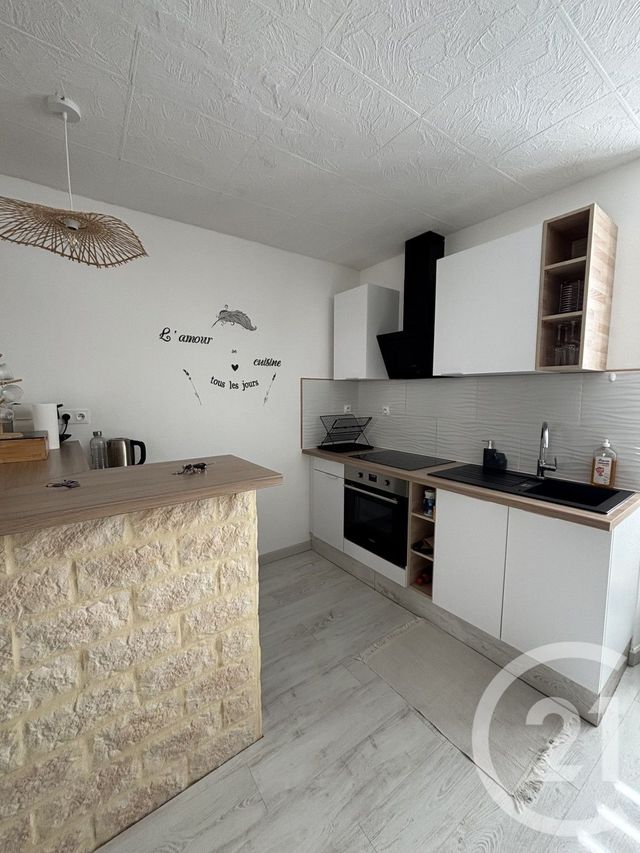 Appartement T3 à louer - 3 pièces - 56.0 m2 - VIC SUR CERE - 15 - AUVERGNE - Century 21 Pradel Immobilier