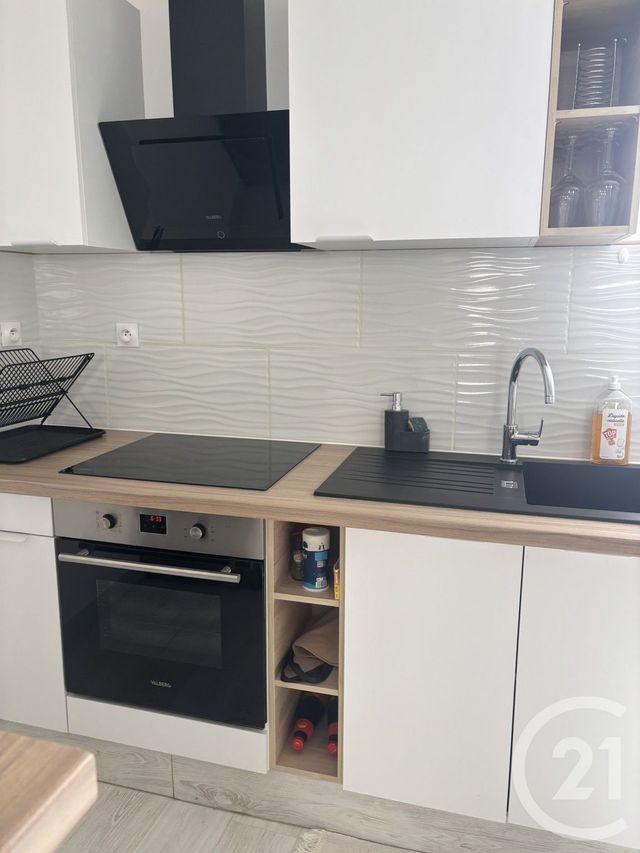 Appartement T3 à louer - 3 pièces - 56.0 m2 - VIC SUR CERE - 15 - AUVERGNE - Century 21 Pradel Immobilier