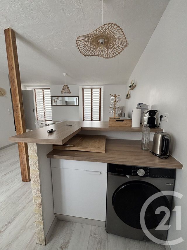 Appartement T3 à louer - 3 pièces - 56.0 m2 - VIC SUR CERE - 15 - AUVERGNE - Century 21 Pradel Immobilier