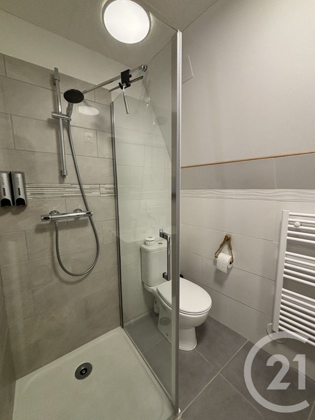 Appartement T3 à louer - 3 pièces - 56.0 m2 - VIC SUR CERE - 15 - AUVERGNE - Century 21 Pradel Immobilier