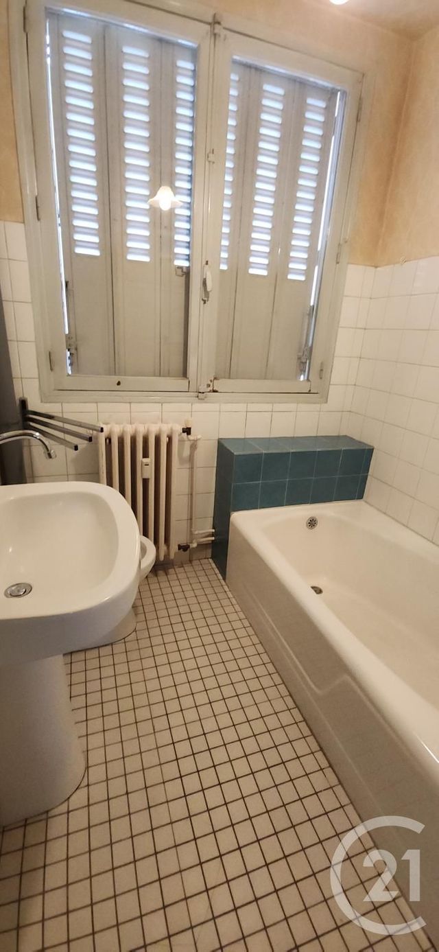 Appartement F3 à vendre - 3 pièces - 65.0 m2 - AURILLAC - 15 - AUVERGNE - Century 21 Pradel Immobilier