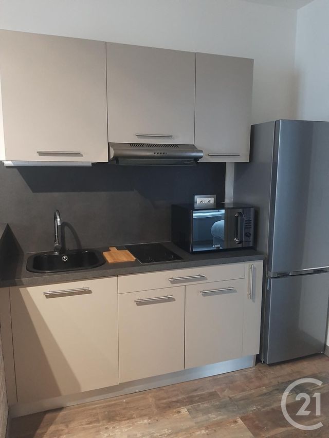 Appartement T2 à louer - 2 pièces - 32.75 m2 - AURILLAC - 15 - AUVERGNE - Century 21 Pradel Immobilier