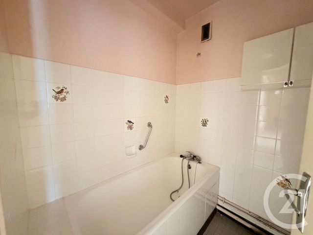 Appartement T3 à vendre - 4 pièces - 75.0 m2 - AURILLAC - 15 - AUVERGNE - Century 21 Pradel Immobilier