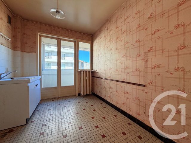 Appartement T3 à vendre - 4 pièces - 75.0 m2 - AURILLAC - 15 - AUVERGNE - Century 21 Pradel Immobilier