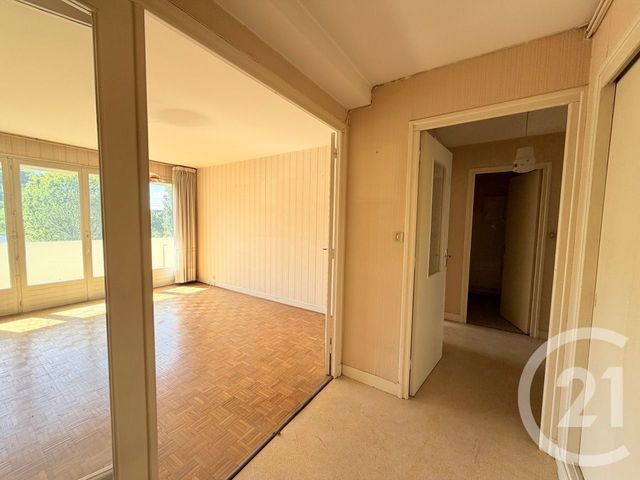 Appartement T3 à vendre - 4 pièces - 75.0 m2 - AURILLAC - 15 - AUVERGNE - Century 21 Pradel Immobilier