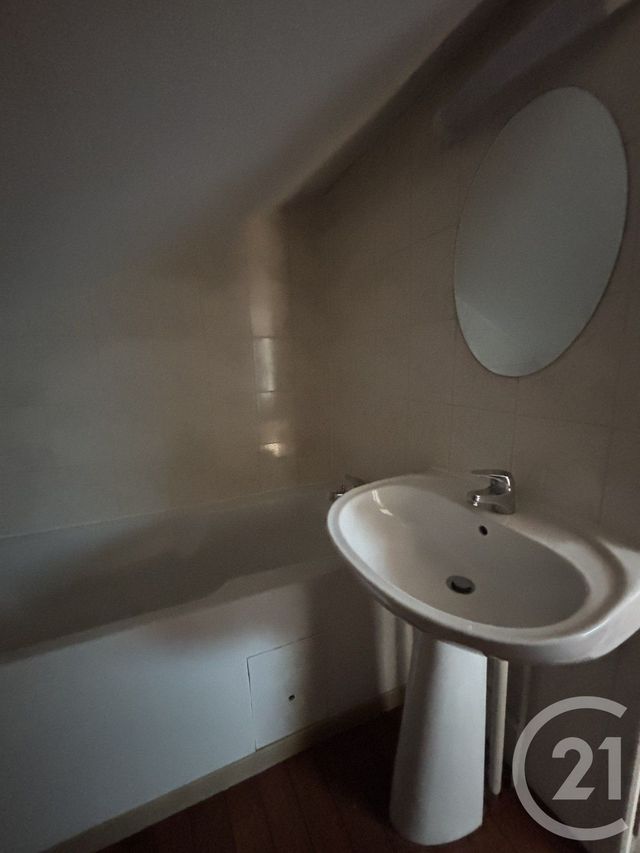 Appartement Duplex à louer - 3 pièces - 43.0 m2 - AURILLAC - 15 - AUVERGNE - Century 21 Pradel Immobilier