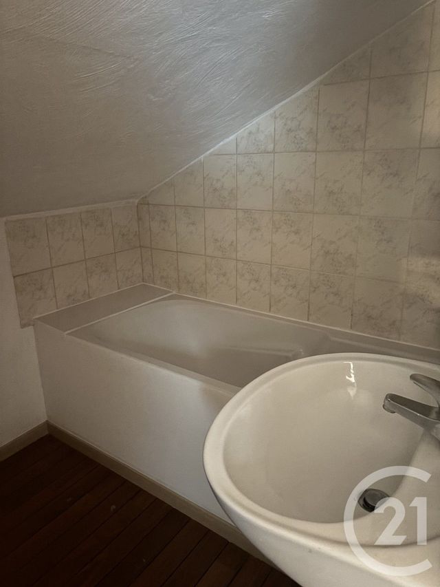 Appartement Duplex à louer - 3 pièces - 43.0 m2 - AURILLAC - 15 - AUVERGNE - Century 21 Pradel Immobilier