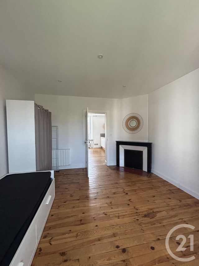 Appartement T2 à louer - 2 pièces - 31.0 m2 - AURILLAC - 15 - AUVERGNE - Century 21 Pradel Immobilier