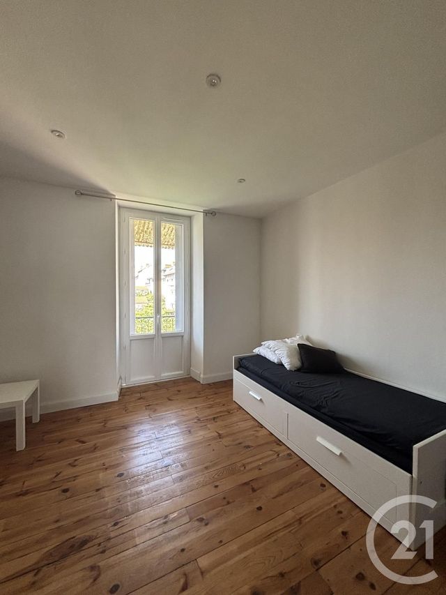 Appartement T2 à louer - 2 pièces - 31.0 m2 - AURILLAC - 15 - AUVERGNE - Century 21 Pradel Immobilier