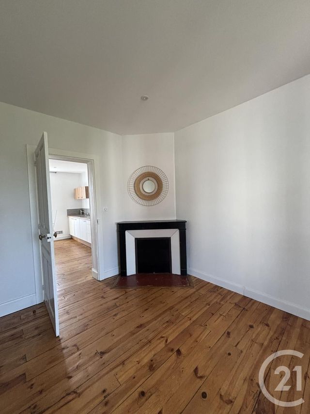 Appartement T2 à louer - 2 pièces - 31.0 m2 - AURILLAC - 15 - AUVERGNE - Century 21 Pradel Immobilier