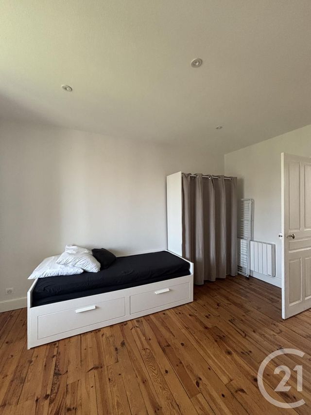 Appartement T2 à louer - 2 pièces - 31.0 m2 - AURILLAC - 15 - AUVERGNE - Century 21 Pradel Immobilier
