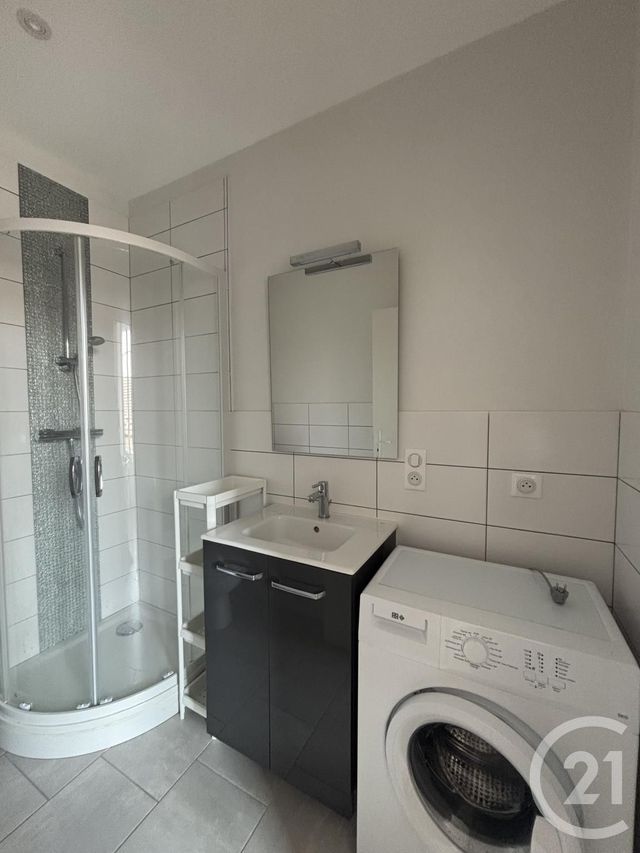 Appartement T2 à louer - 2 pièces - 31.0 m2 - AURILLAC - 15 - AUVERGNE - Century 21 Pradel Immobilier