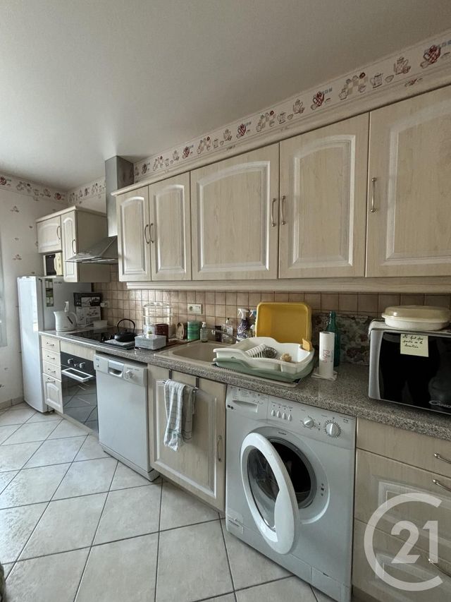 Appartement T2 à louer - 2 pièces - 54.64 m2 - AURILLAC - 15 - AUVERGNE - Century 21 Pradel Immobilier
