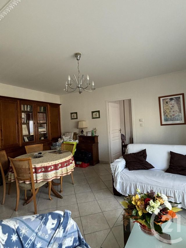 Appartement T2 à louer - 2 pièces - 54.64 m2 - AURILLAC - 15 - AUVERGNE - Century 21 Pradel Immobilier