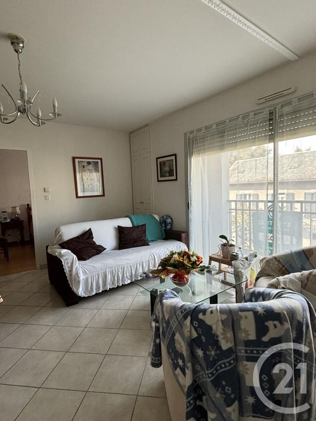 Appartement T2 à louer - 2 pièces - 54.64 m2 - AURILLAC - 15 - AUVERGNE - Century 21 Pradel Immobilier