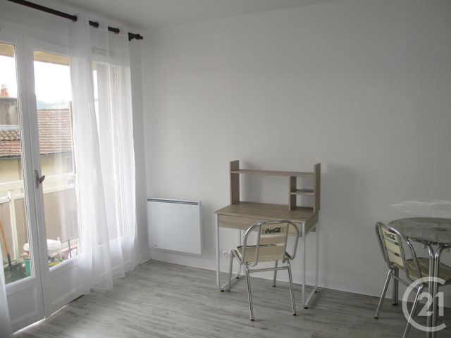 Appartement Studio à louer - 1 pièce - 19.0 m2 - AURILLAC - 15 - AUVERGNE - Century 21 Pradel Immobilier
