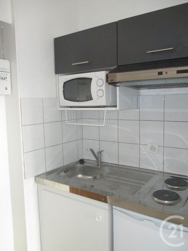 Appartement Studio à louer - 1 pièce - 19.0 m2 - AURILLAC - 15 - AUVERGNE - Century 21 Pradel Immobilier
