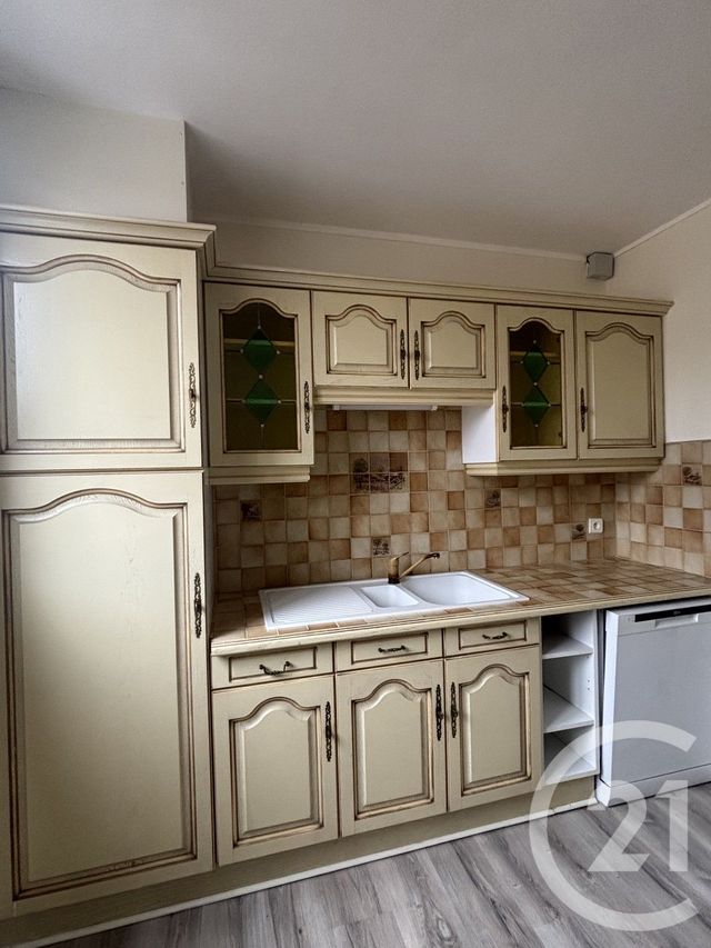 Appartement T4 à louer - 4 pièces - 70.0 m2 - AURILLAC - 15 - AUVERGNE - Century 21 Pradel Immobilier