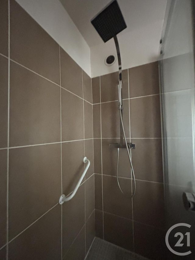 Appartement T5 à louer - 5 pièces - 87.0 m2 - AURILLAC - 15 - AUVERGNE - Century 21 Pradel Immobilier