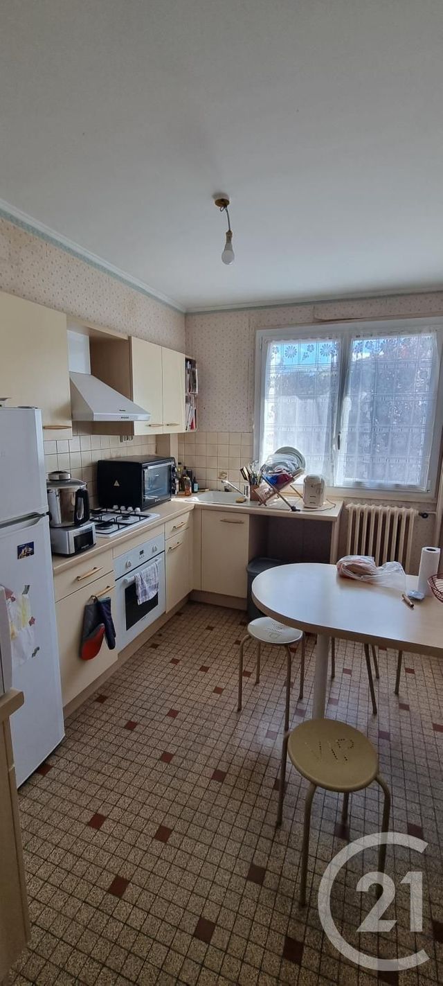 Appartement F3 à vendre - 4 pièces - 60.0 m2 - ARPAJON SUR CERE - 15 - AUVERGNE - Century 21 Pradel Immobilier
