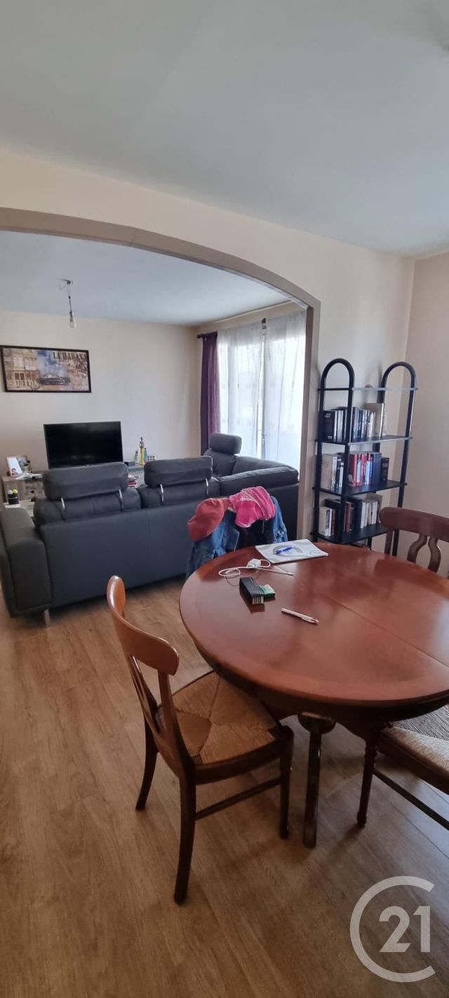 Appartement F3 à vendre - 4 pièces - 60.0 m2 - ARPAJON SUR CERE - 15 - AUVERGNE - Century 21 Pradel Immobilier