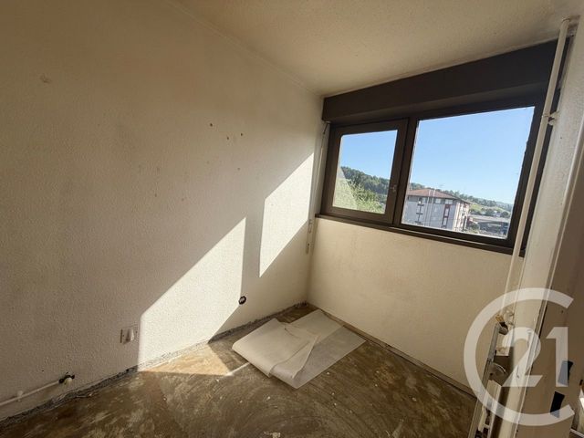 Appartement T1 à vendre - 2 pièces - 30.0 m2 - AURILLAC - 15 - AUVERGNE - Century 21 Pradel Immobilier