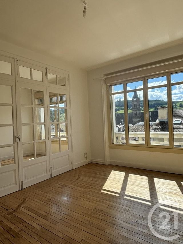 Appartement T2 à louer - 2 pièces - 55.22 m2 - AURILLAC - 15 - AUVERGNE - Century 21 Pradel Immobilier