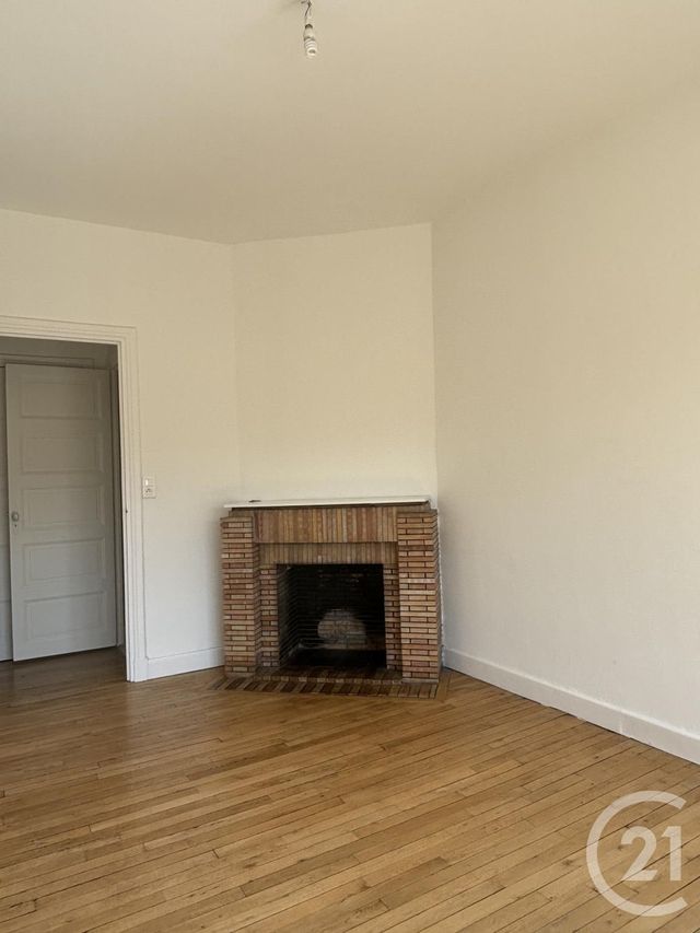 Appartement T2 à louer - 2 pièces - 55.22 m2 - AURILLAC - 15 - AUVERGNE - Century 21 Pradel Immobilier