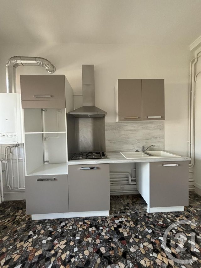 Appartement T2 à louer - 2 pièces - 55.22 m2 - AURILLAC - 15 - AUVERGNE - Century 21 Pradel Immobilier