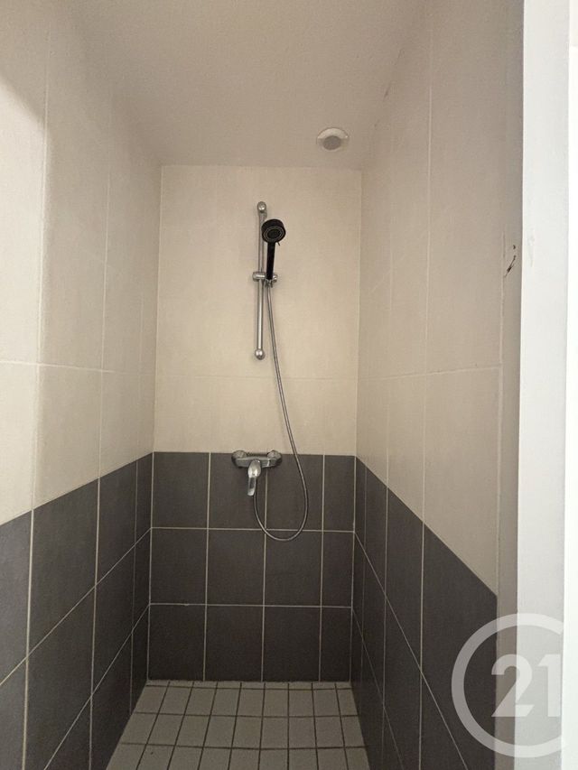 Appartement T3 à louer - 3 pièces - 74.0 m2 - AURILLAC - 15 - AUVERGNE - Century 21 Pradel Immobilier