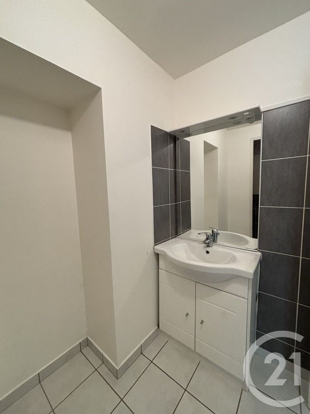 Appartement T3 à louer - 3 pièces - 74.0 m2 - AURILLAC - 15 - AUVERGNE - Century 21 Pradel Immobilier