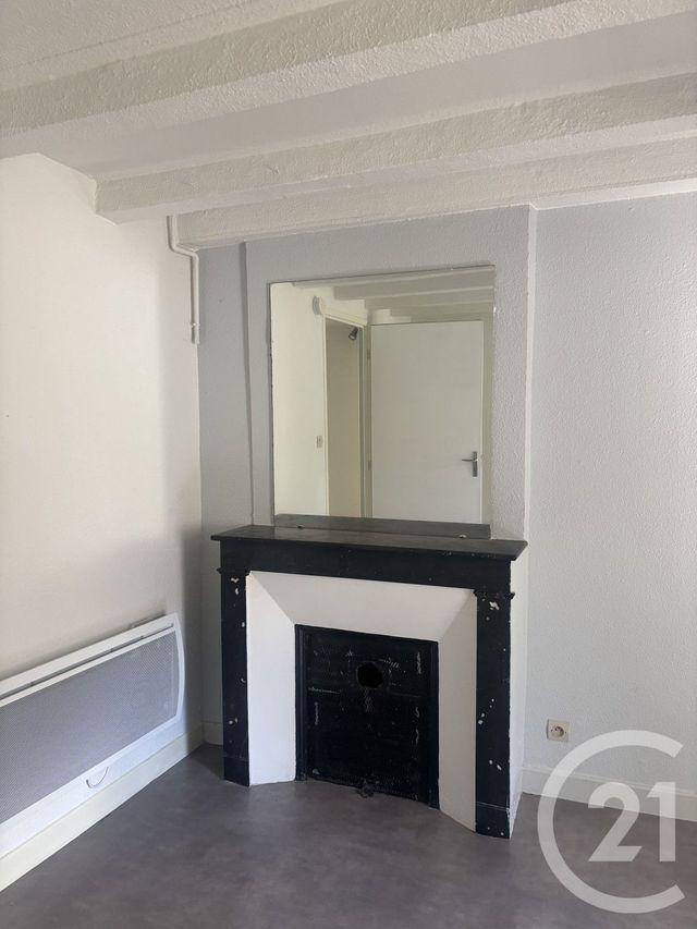 Appartement T1 à louer - 1 pièce - 32.0 m2 - AURILLAC - 15 - AUVERGNE - Century 21 Pradel Immobilier