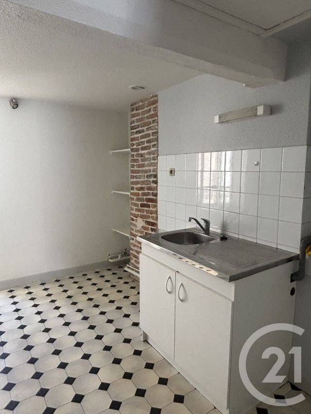 Appartement T1 à louer - 1 pièce - 32.0 m2 - AURILLAC - 15 - AUVERGNE - Century 21 Pradel Immobilier