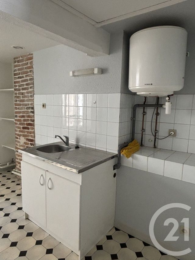 Appartement T1 à louer - 1 pièce - 32.0 m2 - AURILLAC - 15 - AUVERGNE - Century 21 Pradel Immobilier
