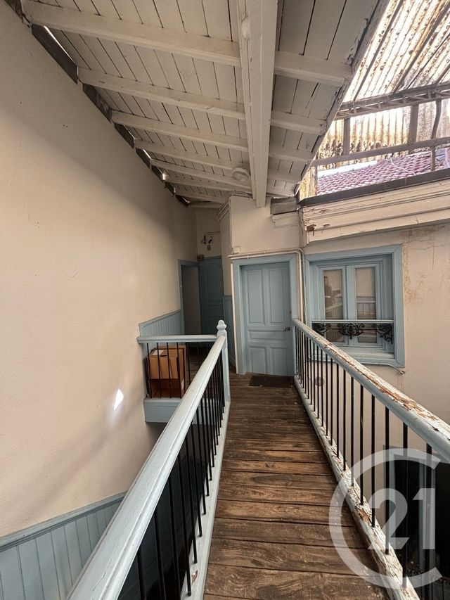 Appartement T1 à louer - 1 pièce - 32.0 m2 - AURILLAC - 15 - AUVERGNE - Century 21 Pradel Immobilier