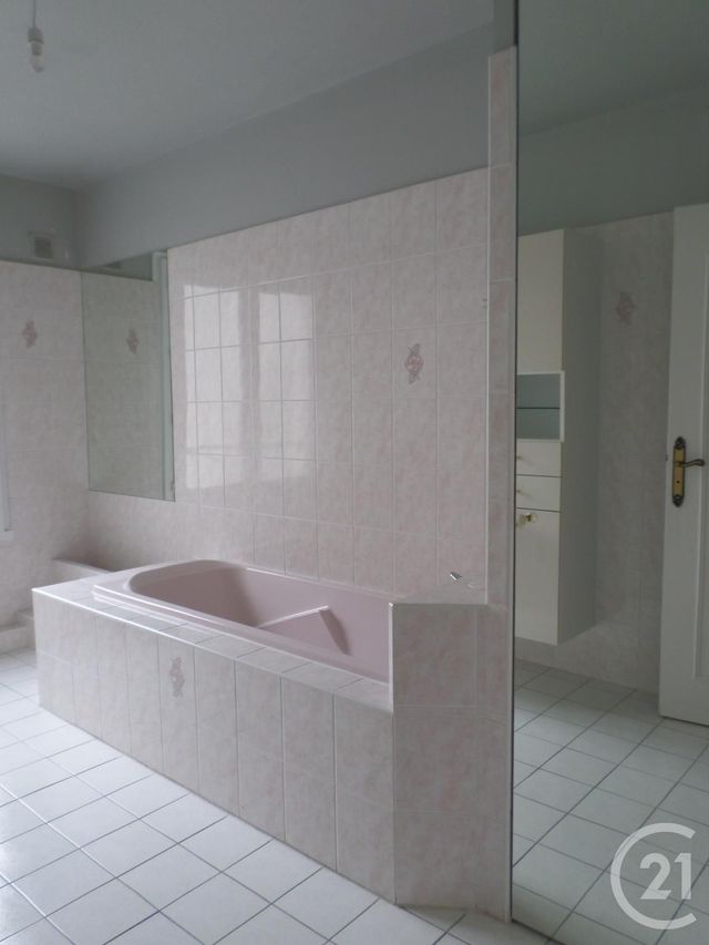 Appartement T4 à louer - 4 pièces - 101.0 m2 - AURILLAC - 15 - AUVERGNE - Century 21 Pradel Immobilier