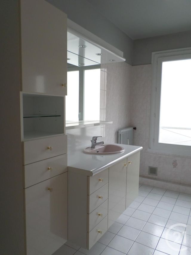 Appartement T4 à louer - 4 pièces - 101.0 m2 - AURILLAC - 15 - AUVERGNE - Century 21 Pradel Immobilier