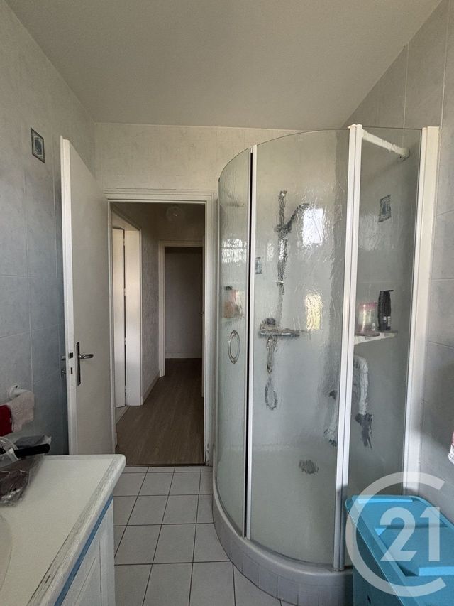Appartement T3 à louer - 3 pièces - 66.0 m2 - AURILLAC - 15 - AUVERGNE - Century 21 Pradel Immobilier