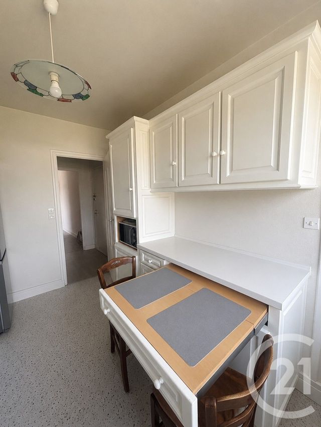 Appartement T3 à louer - 3 pièces - 66.0 m2 - AURILLAC - 15 - AUVERGNE - Century 21 Pradel Immobilier