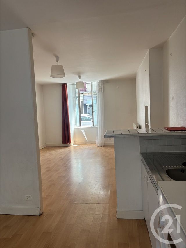 Appartement Studio à louer - 1 pièce - 32.0 m2 - AURILLAC - 15 - AUVERGNE - Century 21 Pradel Immobilier