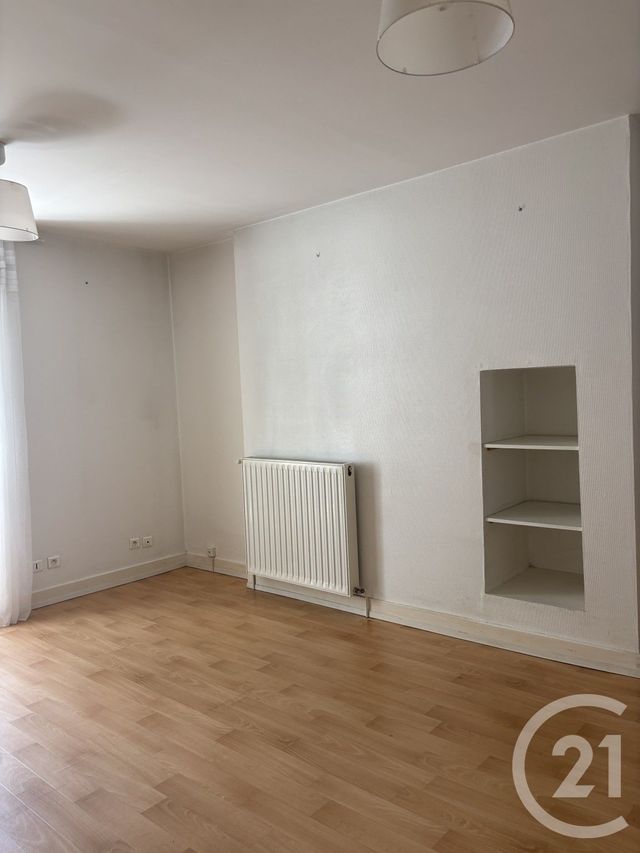 Appartement Studio à louer - 1 pièce - 32.0 m2 - AURILLAC - 15 - AUVERGNE - Century 21 Pradel Immobilier