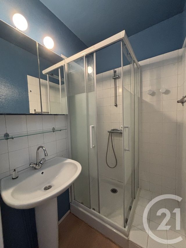 Appartement Studio à louer - 1 pièce - 32.0 m2 - AURILLAC - 15 - AUVERGNE - Century 21 Pradel Immobilier