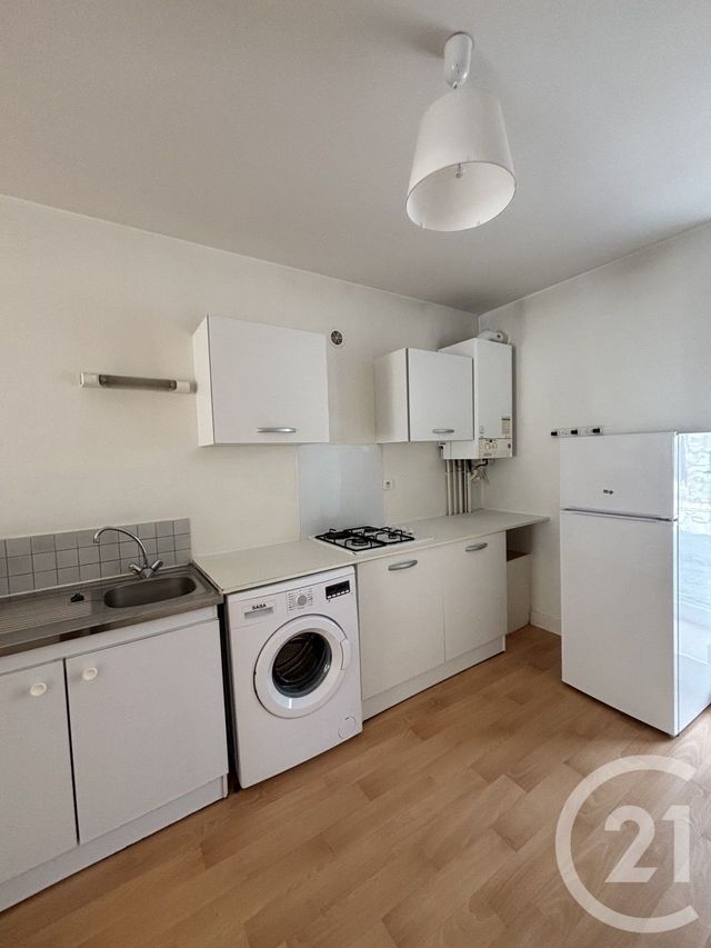 Appartement Studio à louer - 1 pièce - 32.0 m2 - AURILLAC - 15 - AUVERGNE - Century 21 Pradel Immobilier