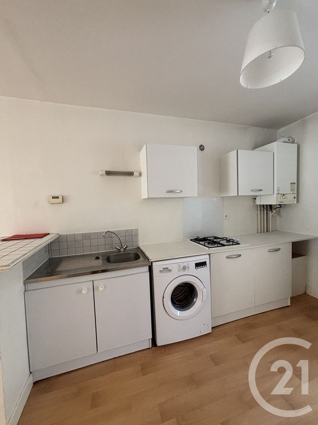 Appartement Studio à louer - 1 pièce - 32.0 m2 - AURILLAC - 15 - AUVERGNE - Century 21 Pradel Immobilier