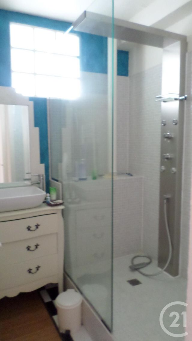 Appartement T2 à louer - 2 pièces - 44.0 m2 - AURILLAC - 15 - AUVERGNE - Century 21 Pradel Immobilier