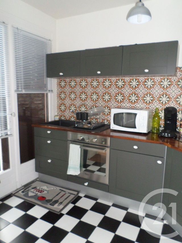Appartement T2 à louer - 2 pièces - 44.0 m2 - AURILLAC - 15 - AUVERGNE - Century 21 Pradel Immobilier