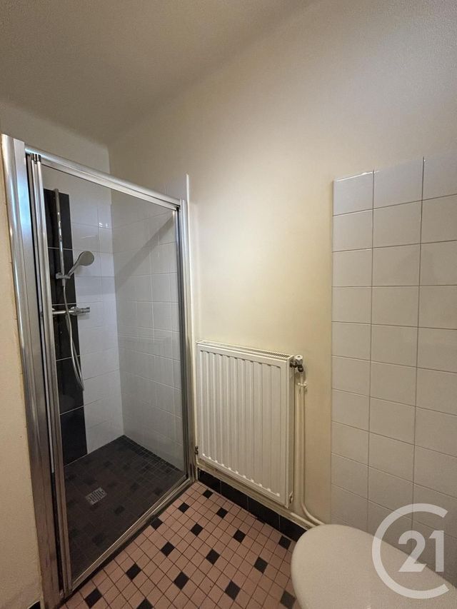 Appartement T2 à louer - 2 pièces - 47.0 m2 - AURILLAC - 15 - AUVERGNE - Century 21 Pradel Immobilier