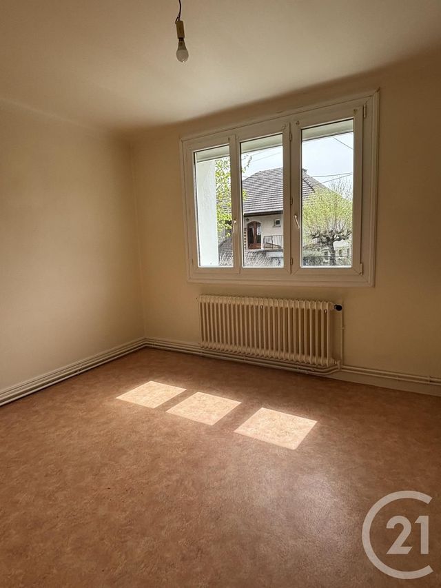 Appartement T2 à louer - 2 pièces - 47.0 m2 - AURILLAC - 15 - AUVERGNE - Century 21 Pradel Immobilier