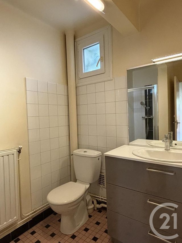 Appartement T2 à louer - 2 pièces - 47.0 m2 - AURILLAC - 15 - AUVERGNE - Century 21 Pradel Immobilier