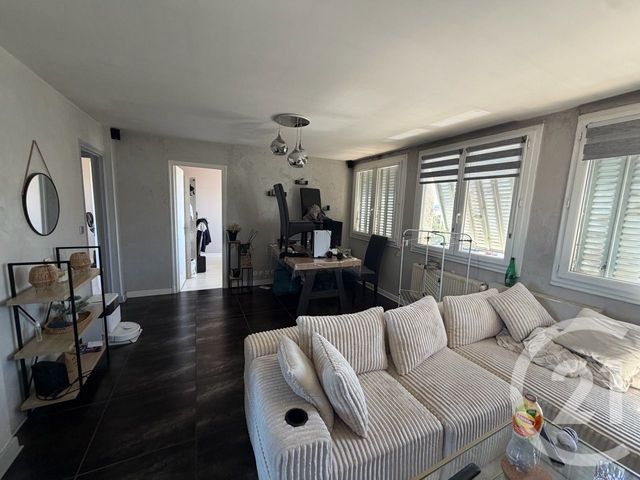 Appartement T3 à vendre - 4 pièces - 67.0 m2 - AURILLAC - 15 - AUVERGNE - Century 21 Pradel Immobilier